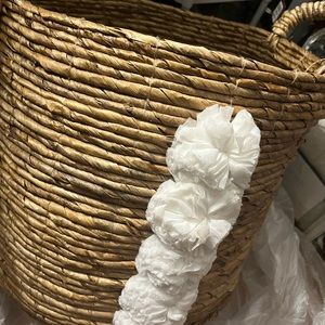 Brand new sturdy wicker basket